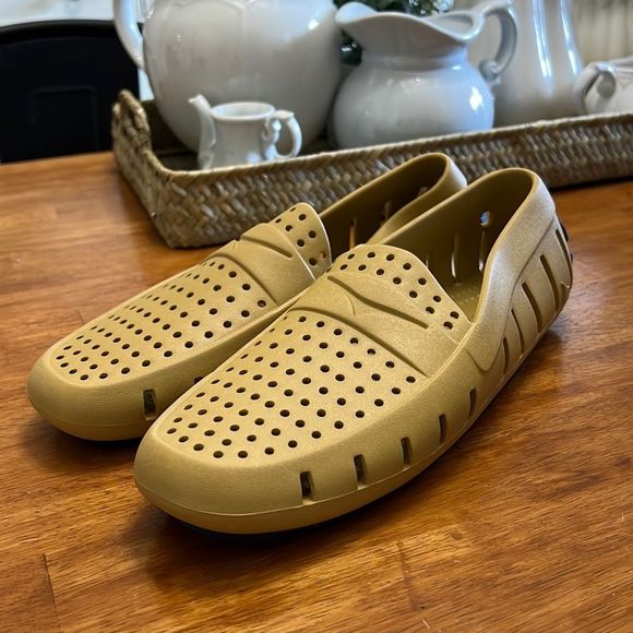 NWOT Floafers size 10 womens loafers shoes water or land - Picture 1 of 3